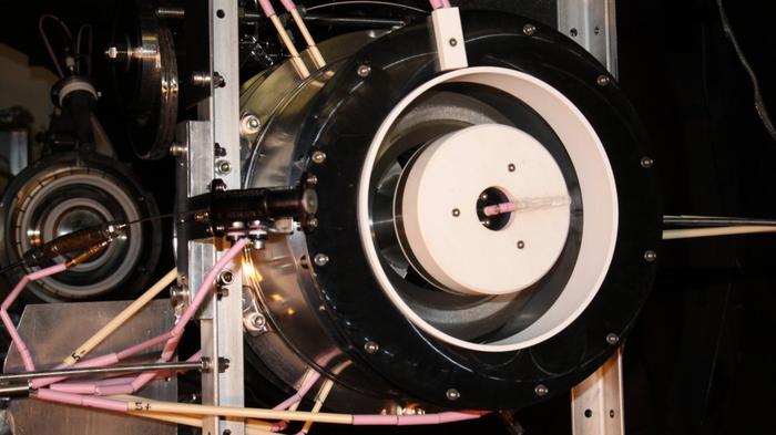 ESA провело испытания ионного двигателя, работающего на воздухе