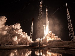 Завтра утром SpaceX выполнит один из самых тяжёлых запусков Falcon 9