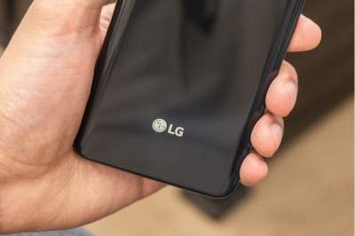 LG скоро представит складной смартфон