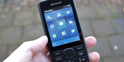 Microsoft выпустила кнопочный телефон с уникальным интерфейсом
