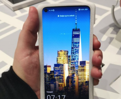 Huawei представила Honor View20 с "дырой" в экране 