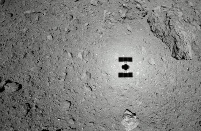 Hayabusa 2 готовится к отбору образца грунта с астероида Рюгу